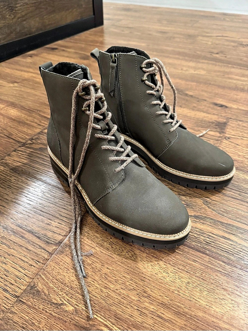 Universal Thread Kolbi Combat Boots US W10